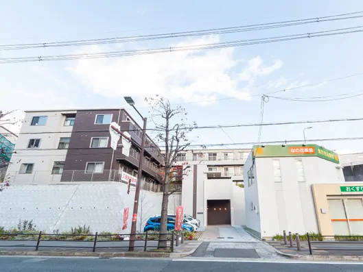 豊中市の住宅型有料老人ホーム「ロイヤルホーム柴原駅前」