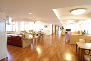 枚方市の介護付き有料老人ホーム「ローズライフくずは」